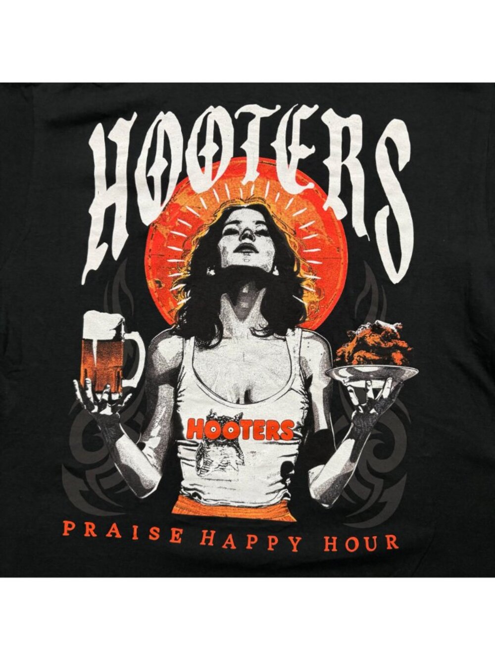 Hooters Praise Happy Hour Graphic T-Shirt Size XL - Picture 2 of 4